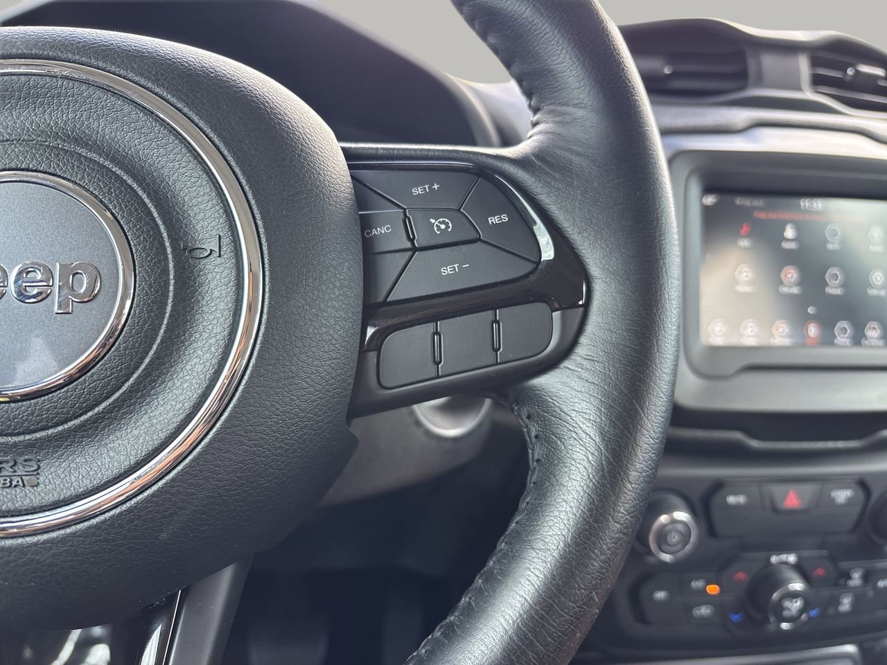 Used 2020 Jeep Renegade Altitude FWD image 25