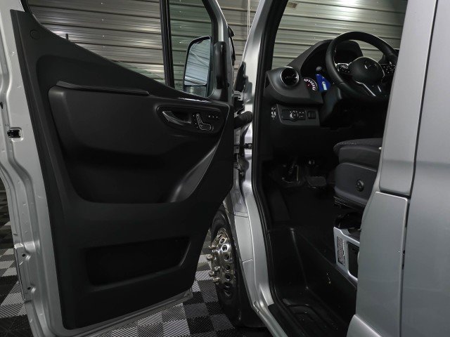Used 2022 Mercedes-Benz Sprinter 3500 image 30