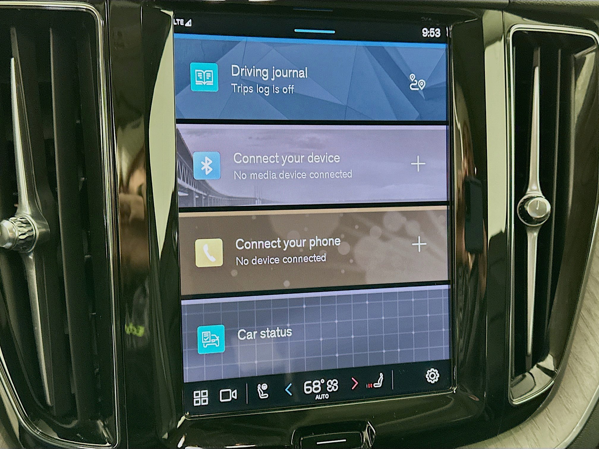 Used 2025 Volvo XC60 B5 Plus image 19