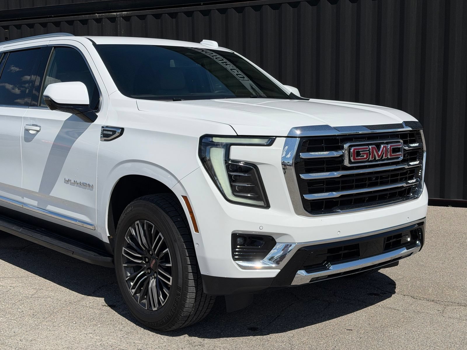 Used 2025 GMC Yukon XL Elevation AWD/4WD image 3