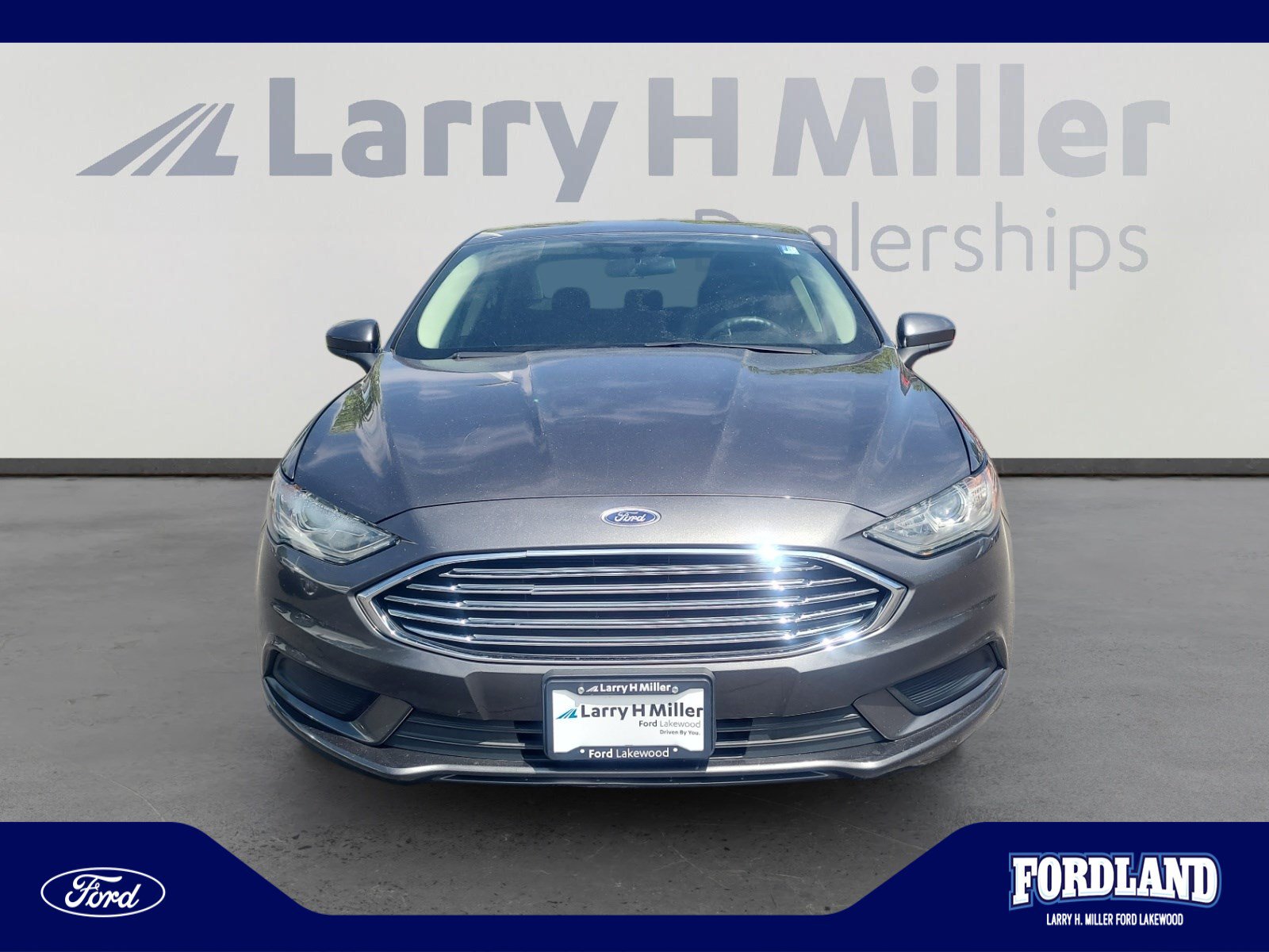 Used 2017 Ford Fusion SE w/ Fusion SE Technology Package FWD image 8