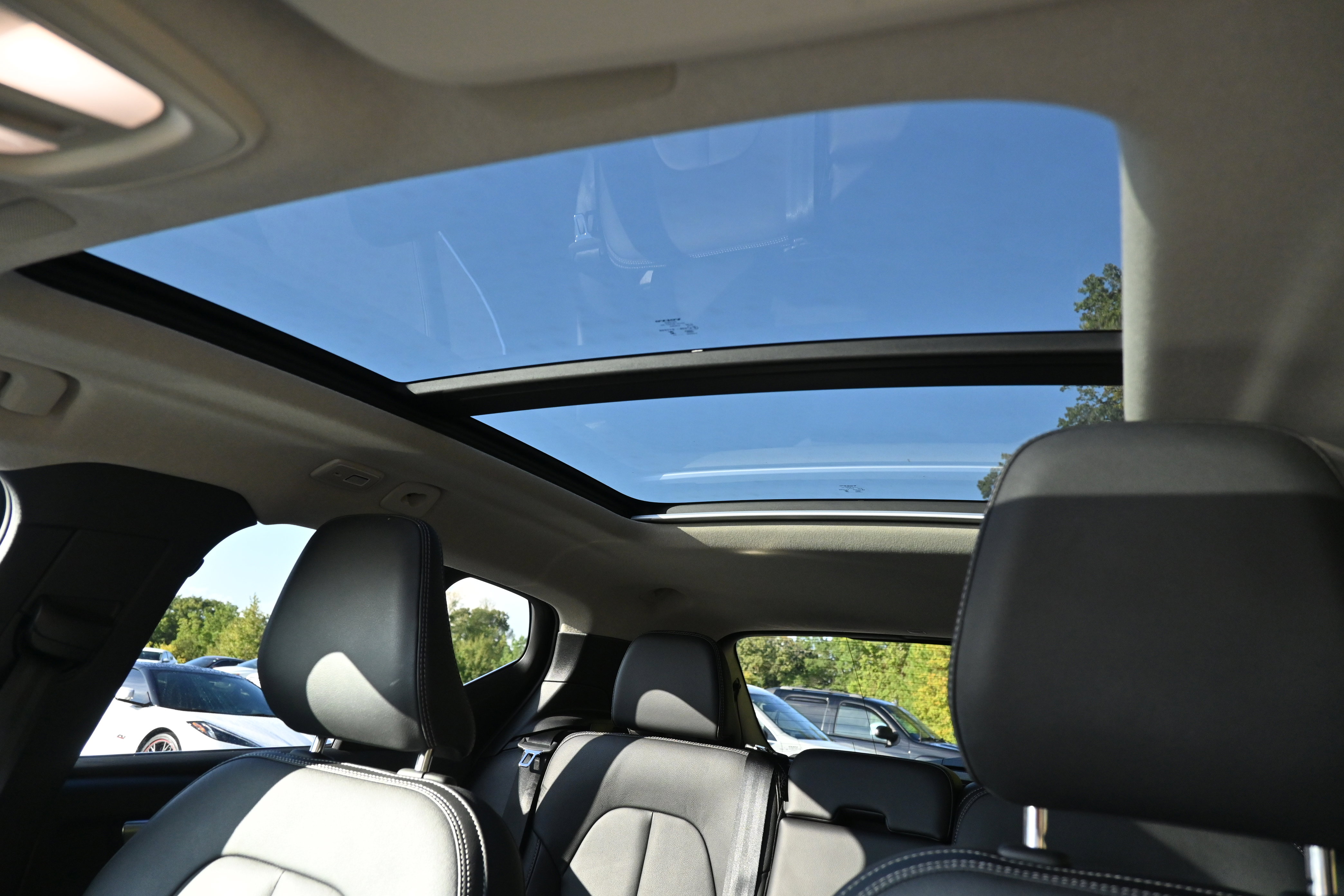 Used 2025 Volvo XC40 B5 Plus image 15