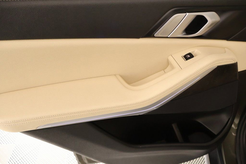 Used 2021 BMW X5 xDrive45e w/ Parking Assistance Package image 19