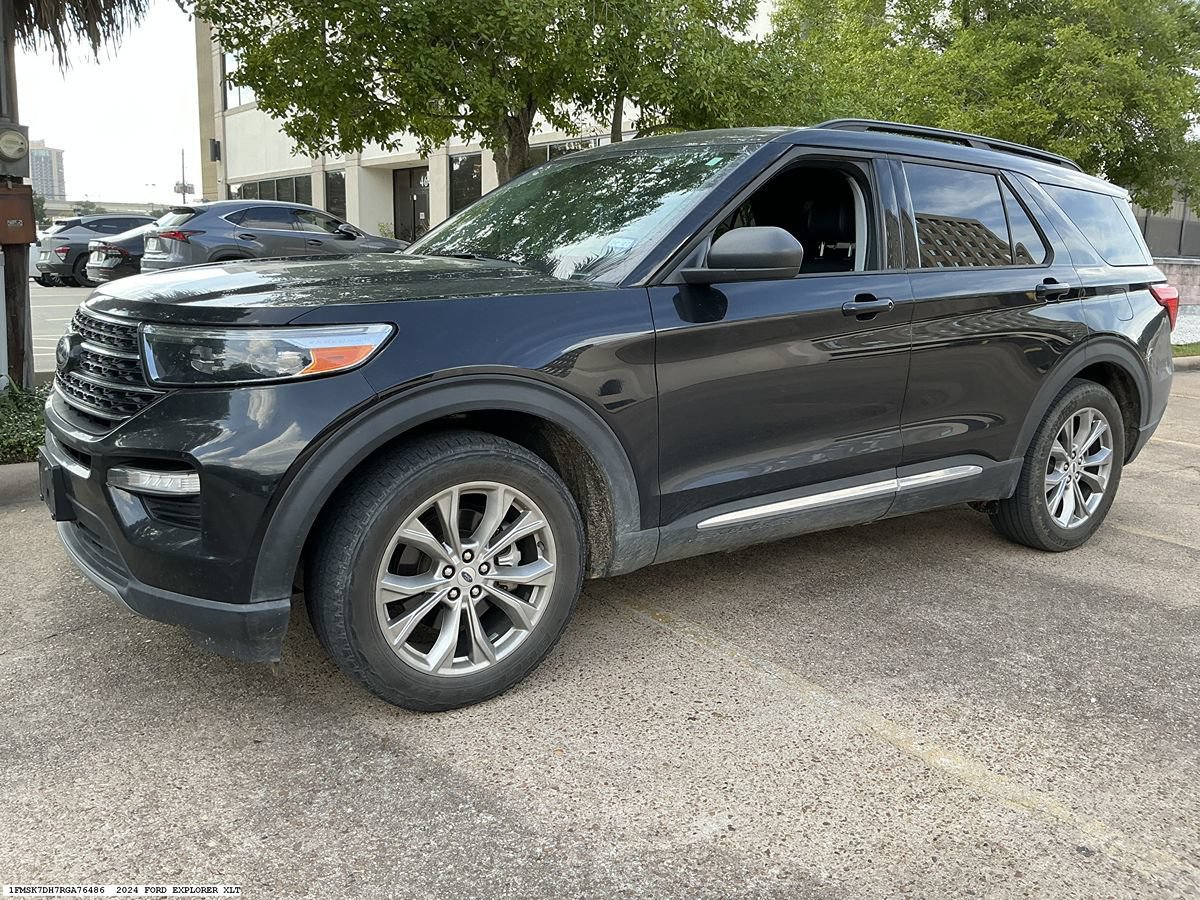 Used 2024 Ford Explorer XLT w/ Equipment Group 202A RWD image 4