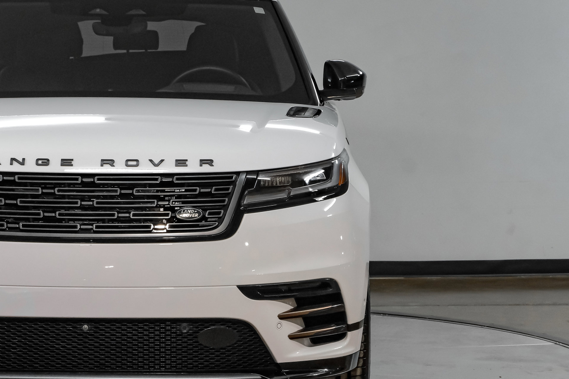 Used 2025 Land Rover Range Rover Velar Dynamic SE AWD/4WD image 48