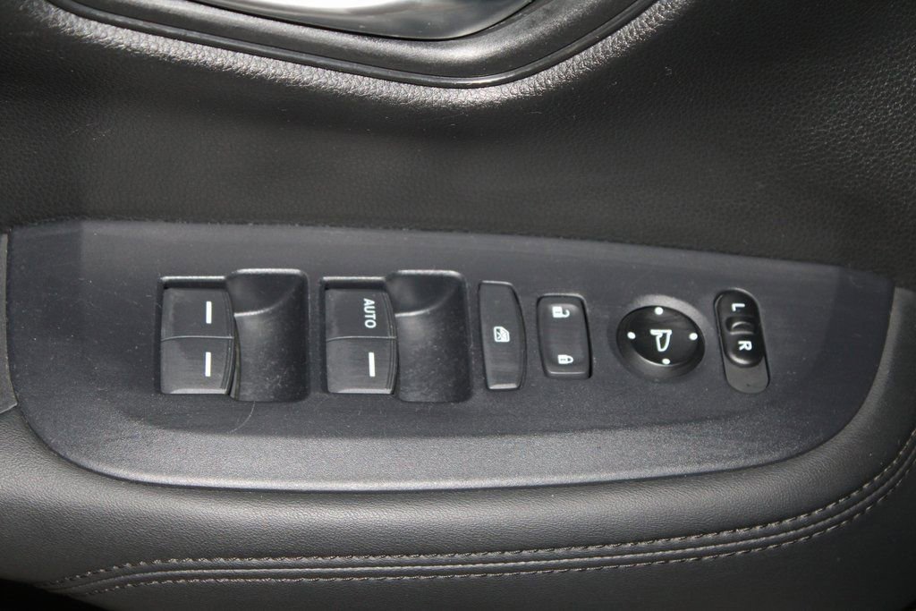 Used 2023 Honda HR-V LX image 9