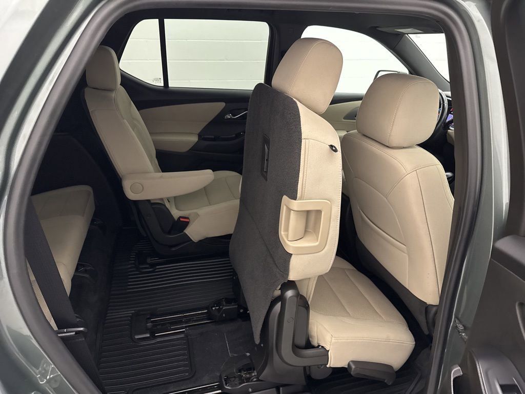 Used 2022 Chevrolet Traverse LT image 47