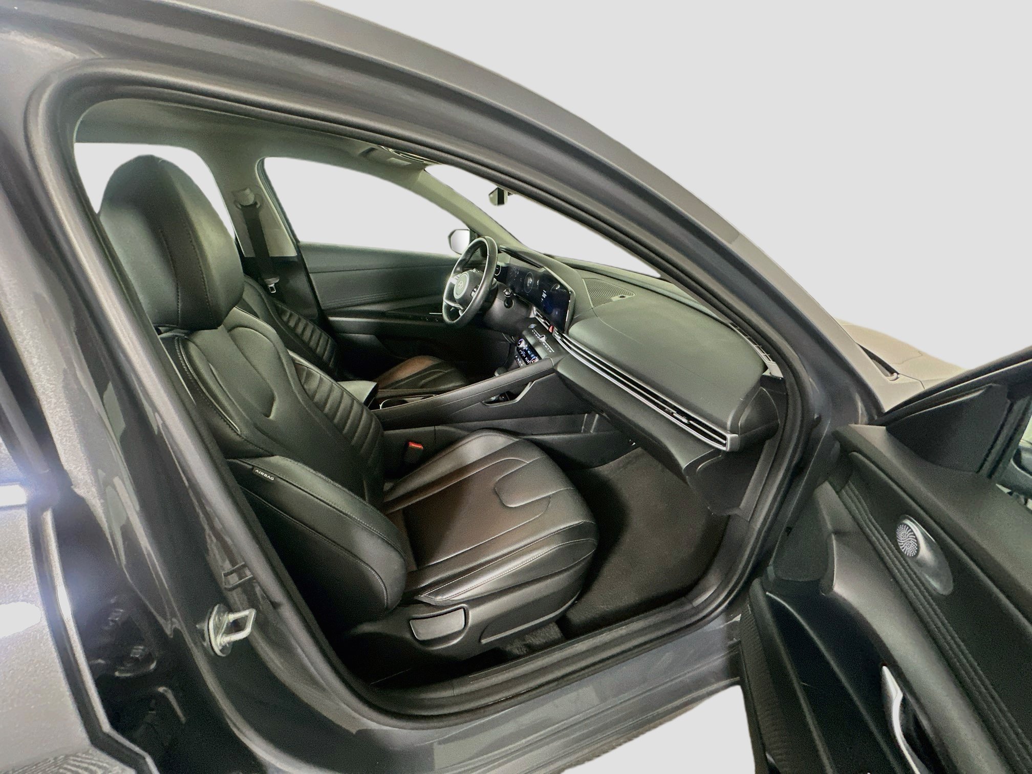 Used 2025 Hyundai Elantra Limited FWD image 30
