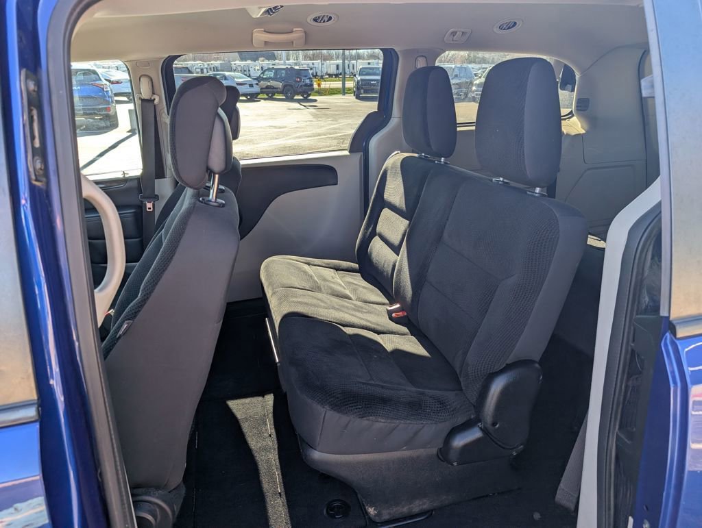Used 2019 Dodge Grand Caravan SE w/ UConnect Hands-Free Group image 9