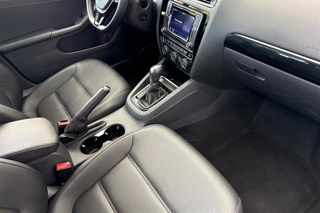 Used 2017 Volkswagen Jetta SEL FWD image 15