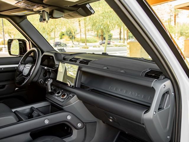Used 2025 Land Rover Defender 110 X-Dynamic SE image 30