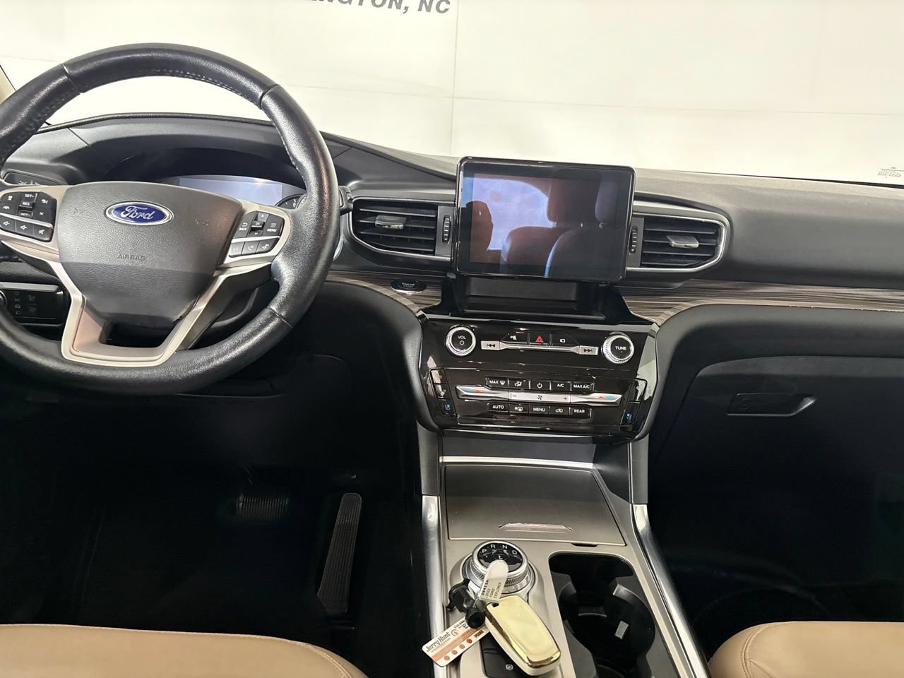 Used 2022 Ford Explorer Limited w/ Equipment Group 301A RWD image 22