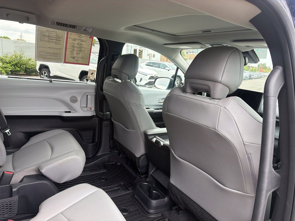 Used 2026 Toyota Sienna XLE AWD/4WD image 15