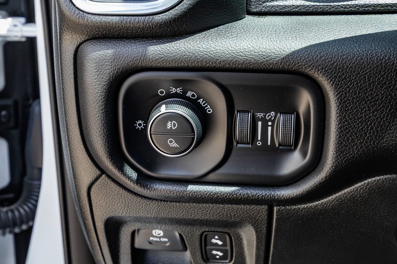 Used 2025 RAM 1500 Laramie w/ Sport Appearance Package AWD/4WD image 22