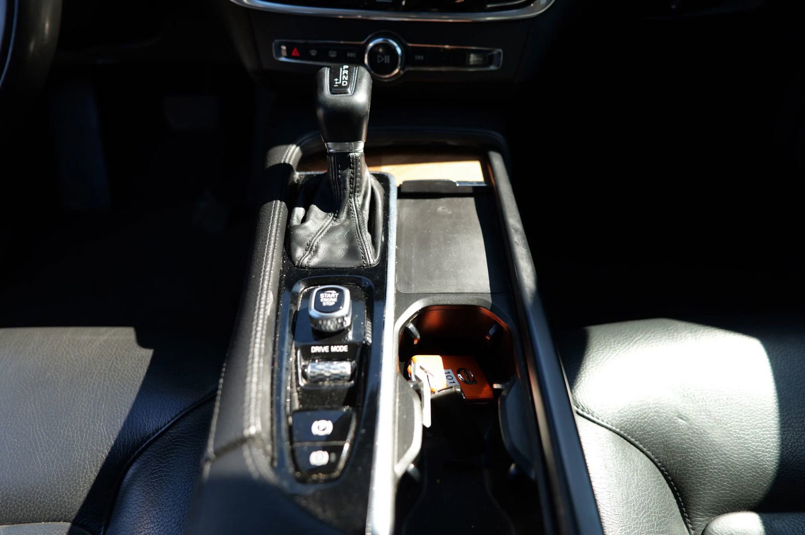 Used 2021 Volvo S90 T6 Momentum image 26