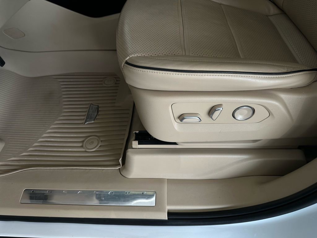 Used 2024 Cadillac Escalade Premium Luxury image 13