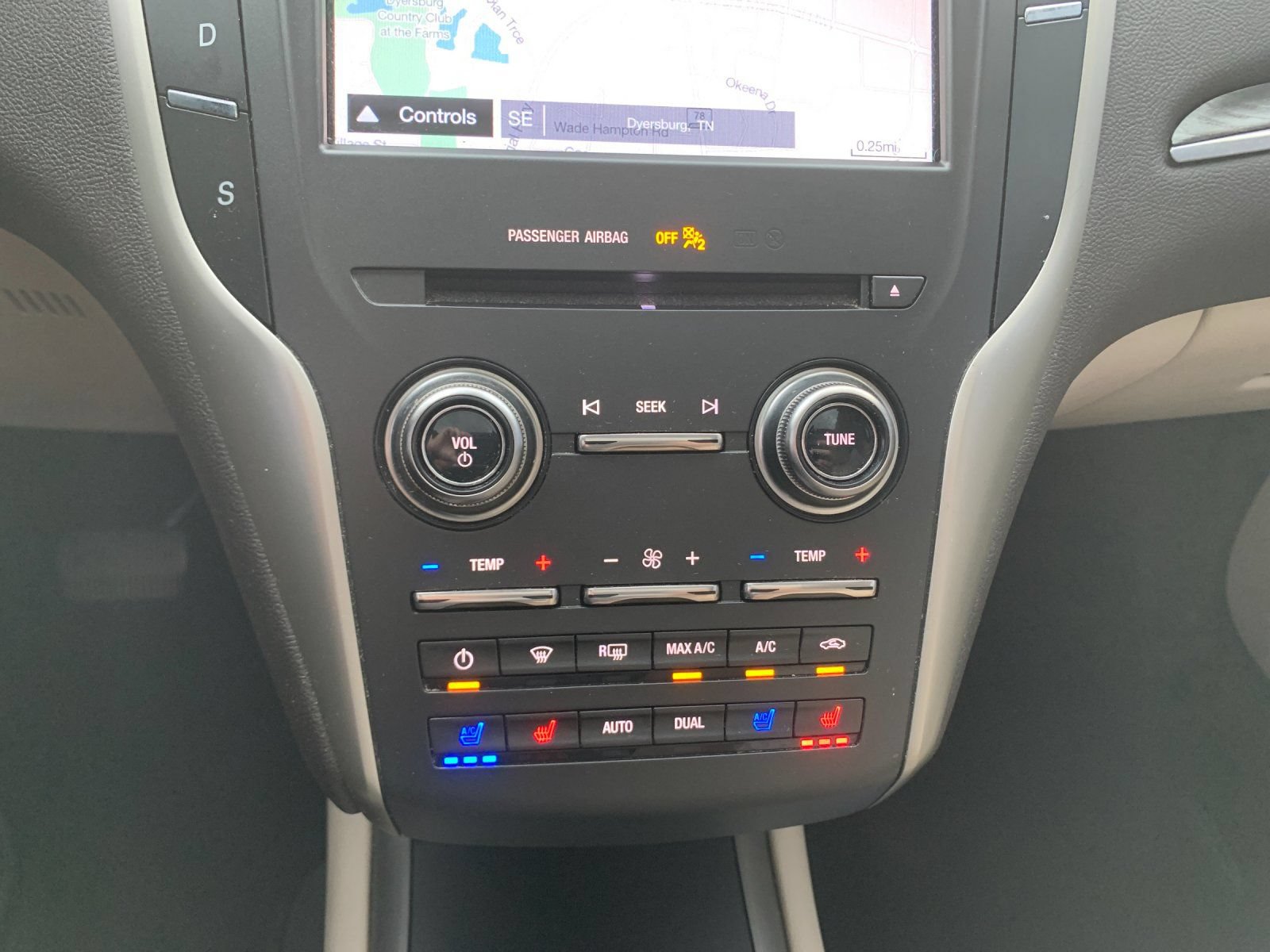 Used 2018 Lincoln MKC Reserve w/ Lincoln MKC Climate Package FWD image 25
