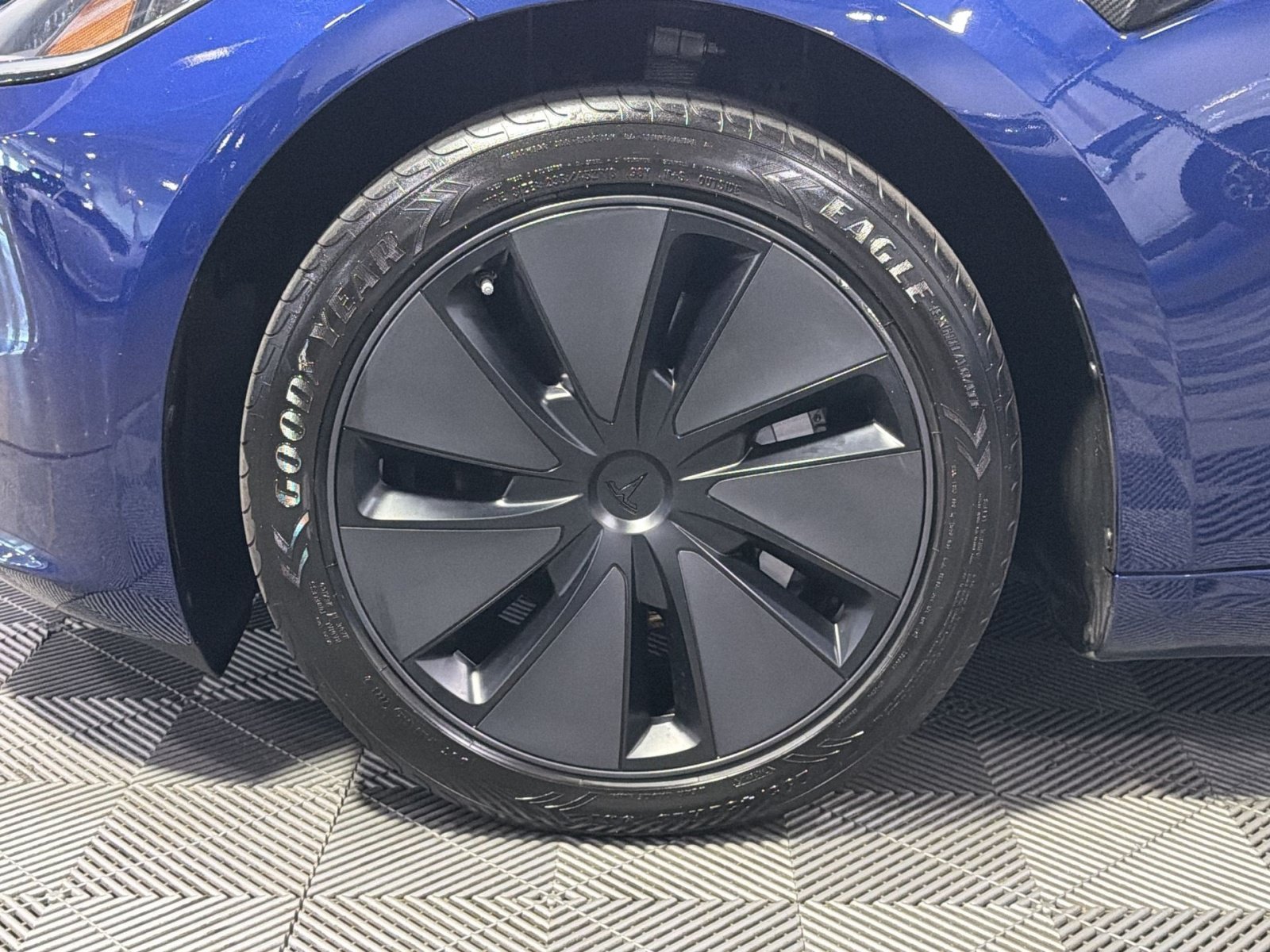 Used 2024 Tesla Model 3 Standard Range RWD image 16