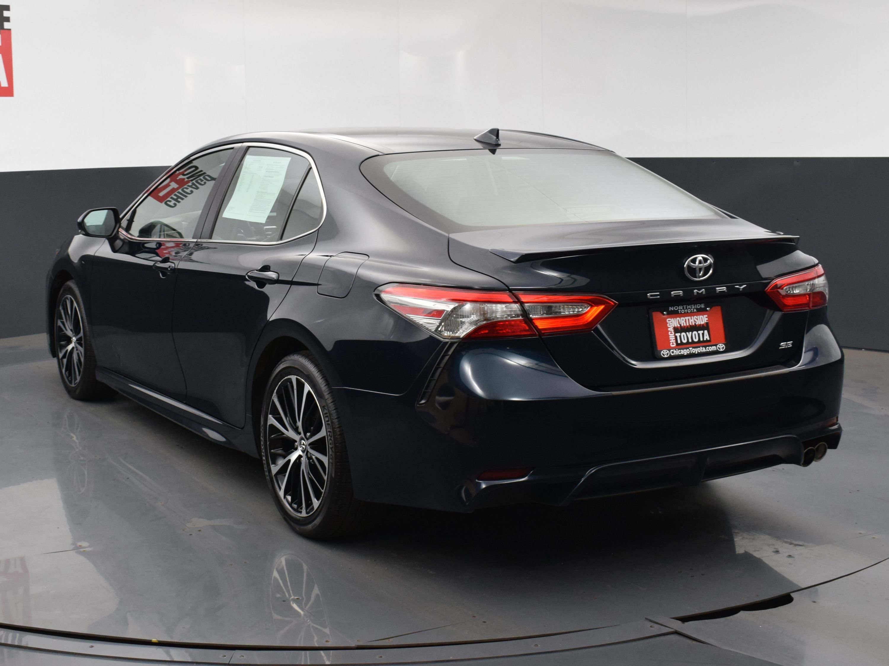 Used 2019 Toyota Camry SE image 3