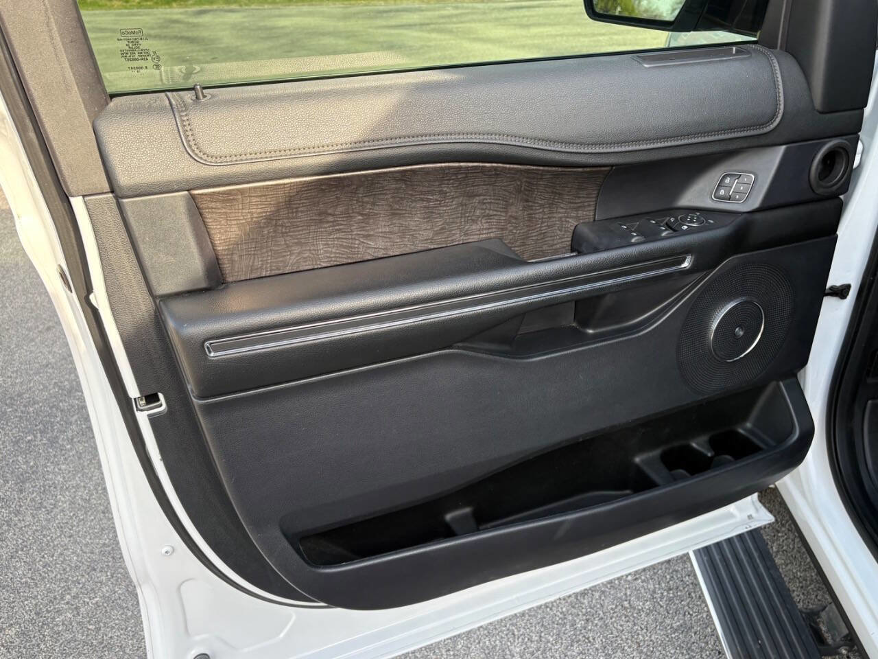 Used 2019 Ford Expedition Max Limited image 11