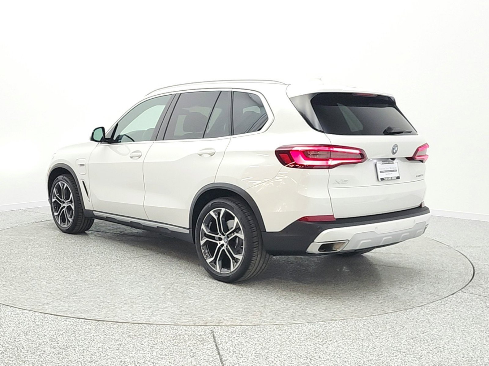 Used 2023 BMW X5 xDrive45e w/ Luxury Seating Package image 8