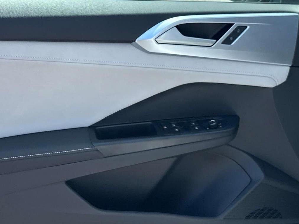 New 2025 Volkswagen Taos SE image 12