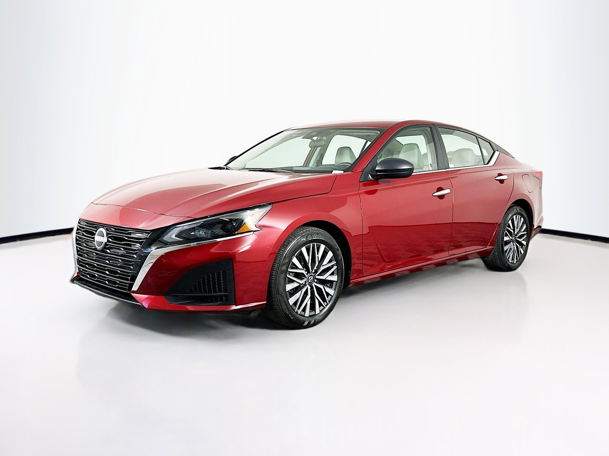 Used 2025 Nissan Altima 2.5 SV image 3