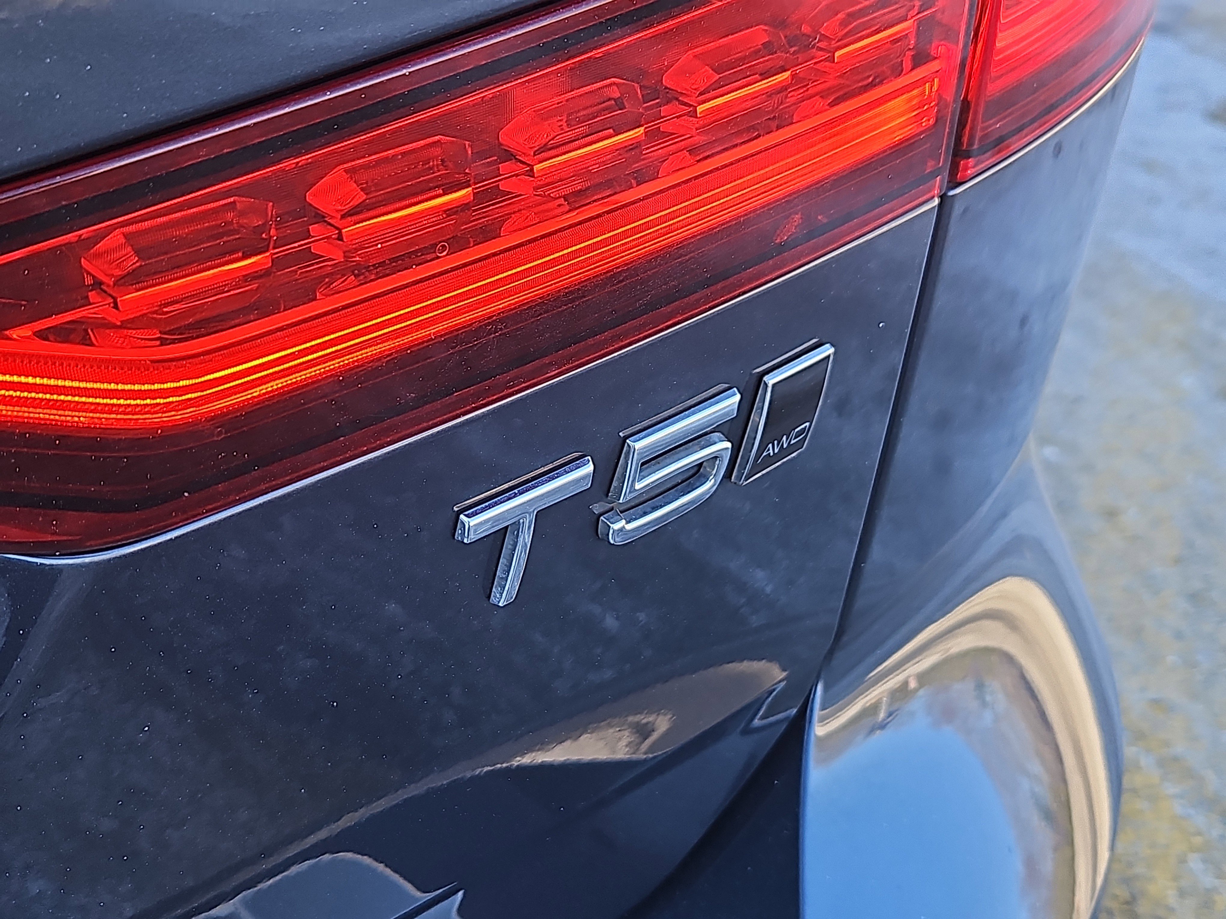 Used 2020 Volvo V60 T5 Cross Country w/ Protection Package Premier image 5