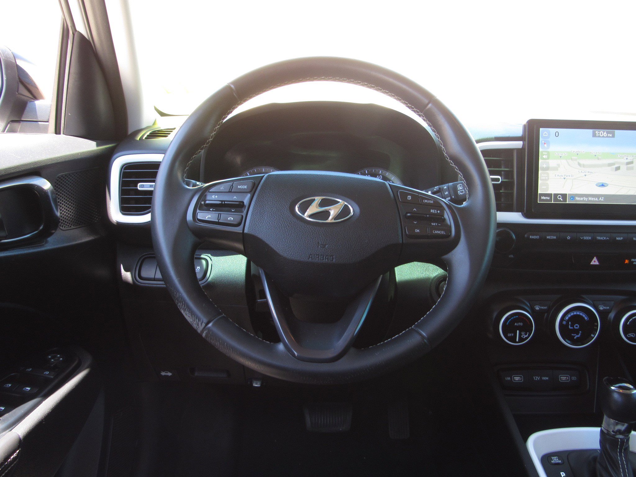 Used 2022 Hyundai Venue Limited FWD image 23