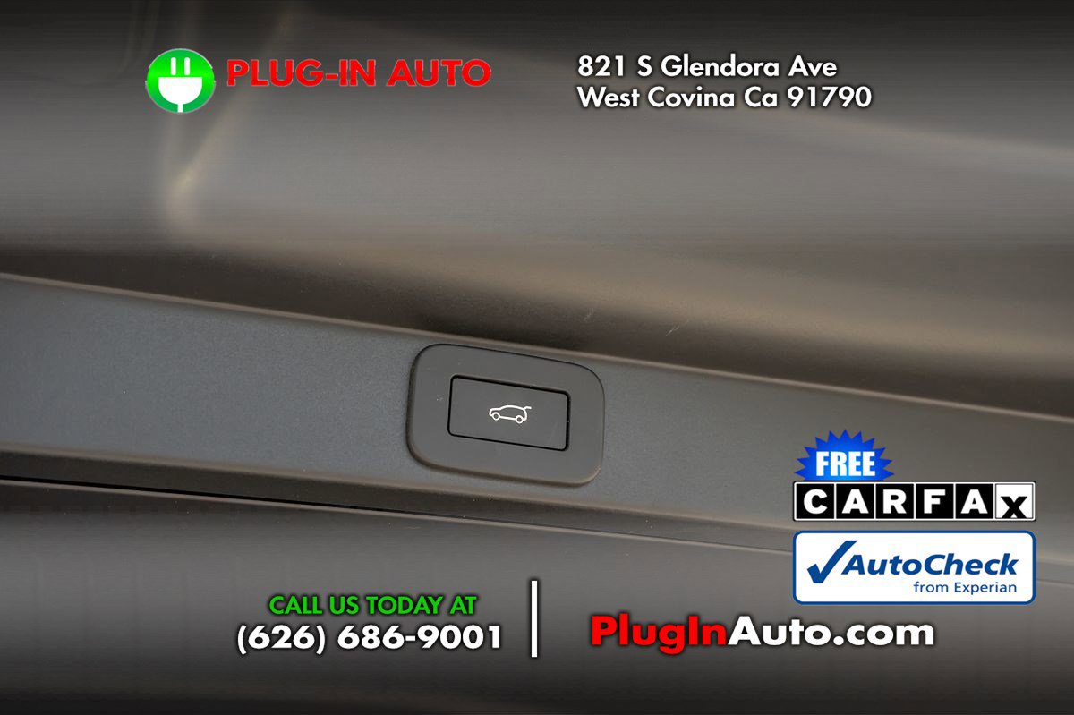 Used 2025 Land Rover Range Rover SV image 17