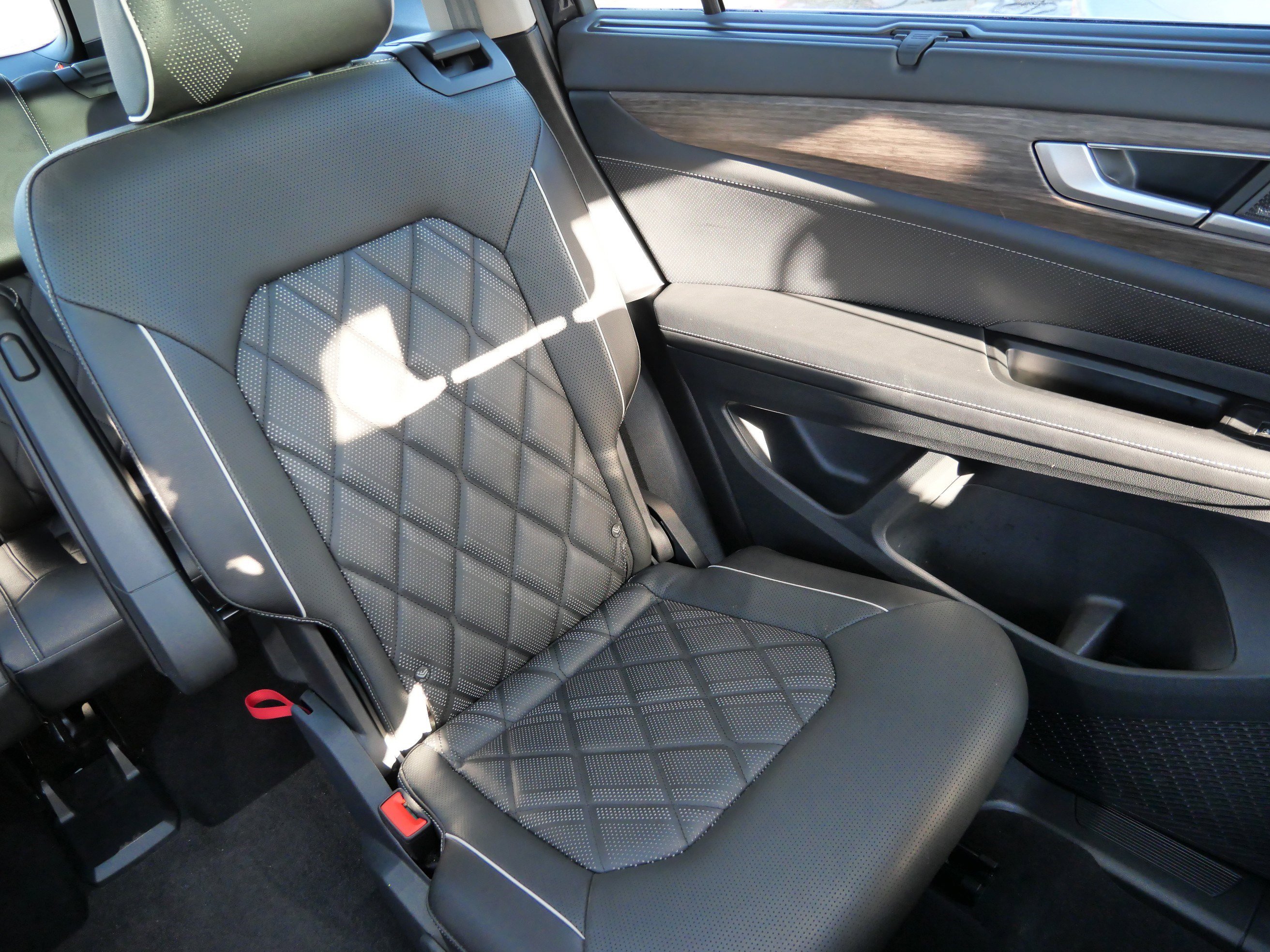 Certified 2025 Volkswagen Atlas SEL Premium R-Line image 14