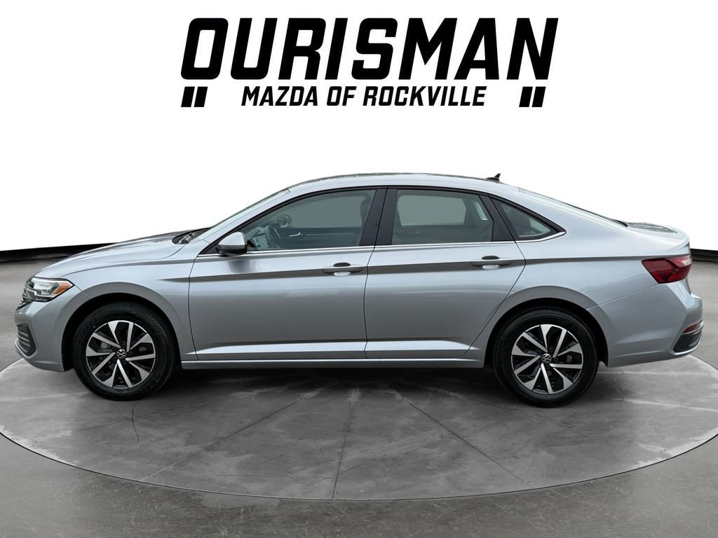 Used 2024 Volkswagen Jetta S image 3