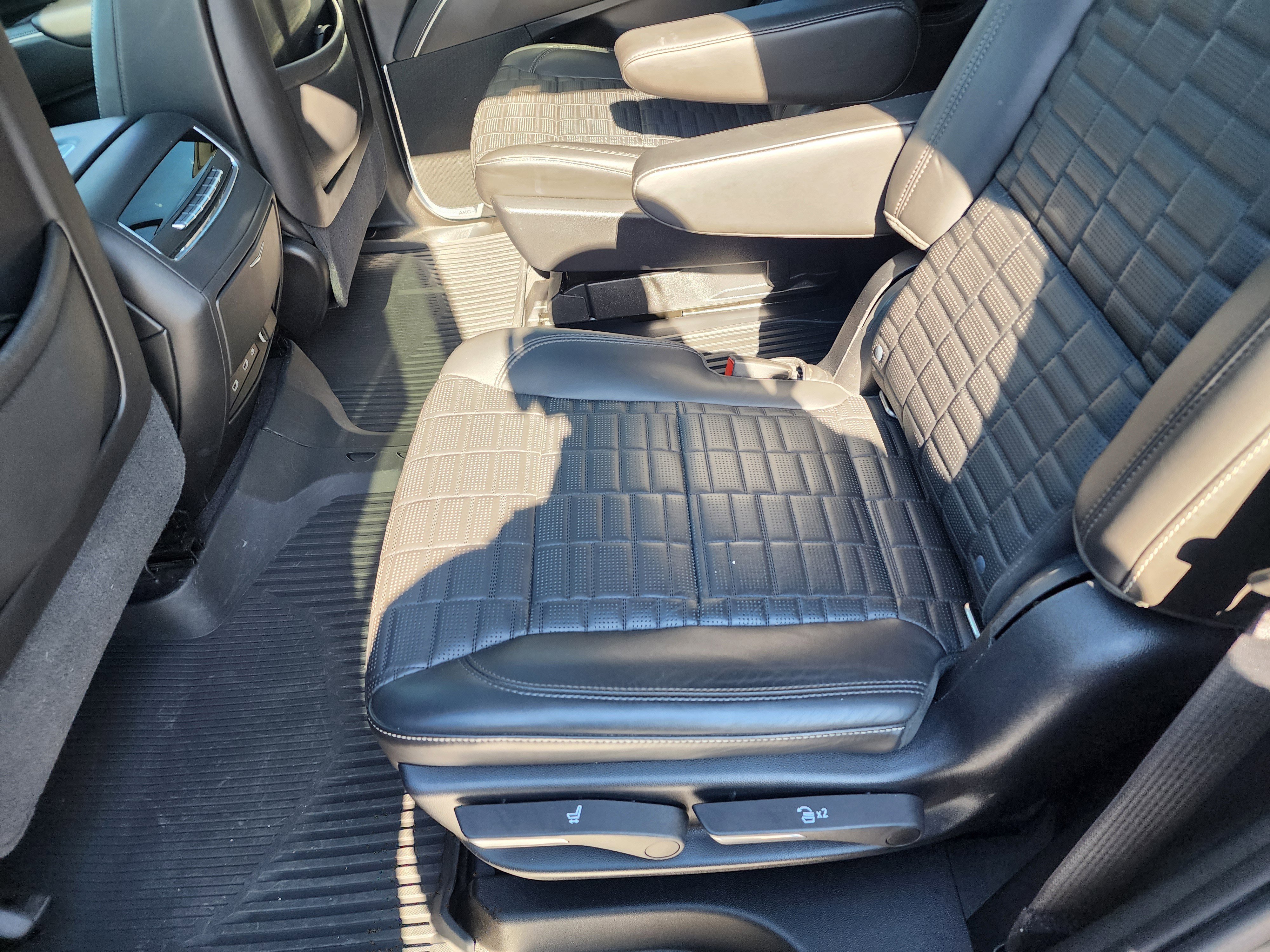 Used 2021 Cadillac Escalade Sport Platinum image 14