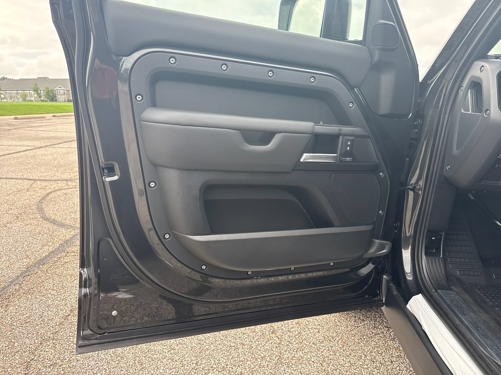 New 2026 Land Rover Defender 110 X-Dynamic SE AWD/4WD image 8