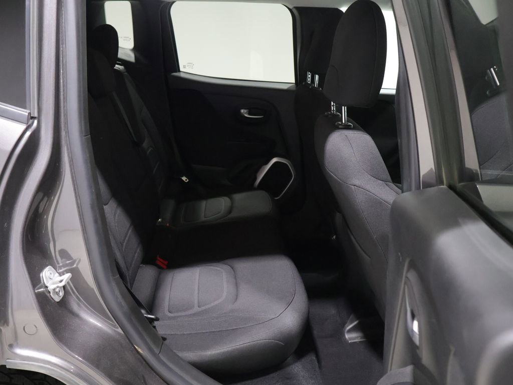 Used 2018 Jeep Renegade Latitude w/ UConnect 8.4 Nav Group AWD/4WD image 21