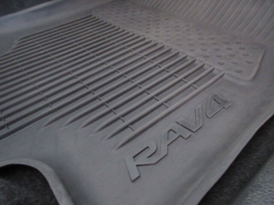 Used 2025 Toyota RAV4 XLE Premium image 33