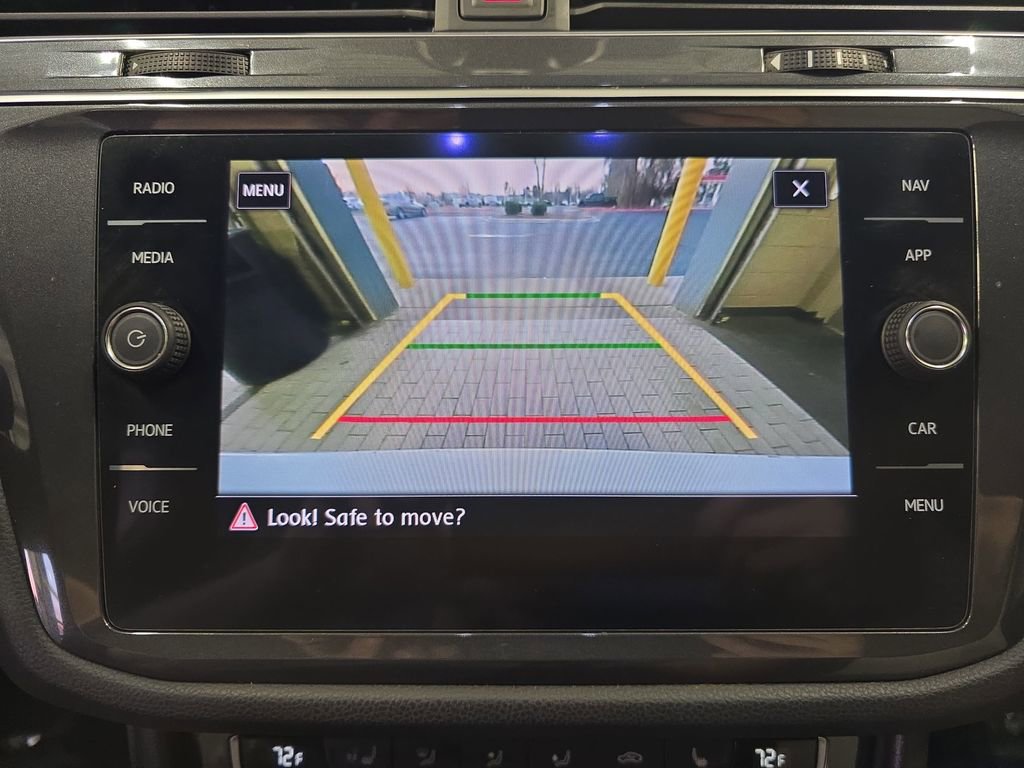 Used 2020 Volkswagen Tiguan SEL image 24