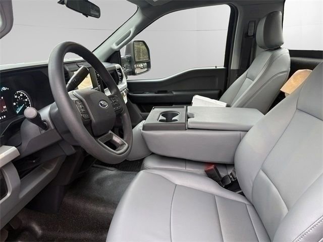 New 2026 Ford F550 4x4 Regular Cab Super Duty w/ XL Chrome Package image 9