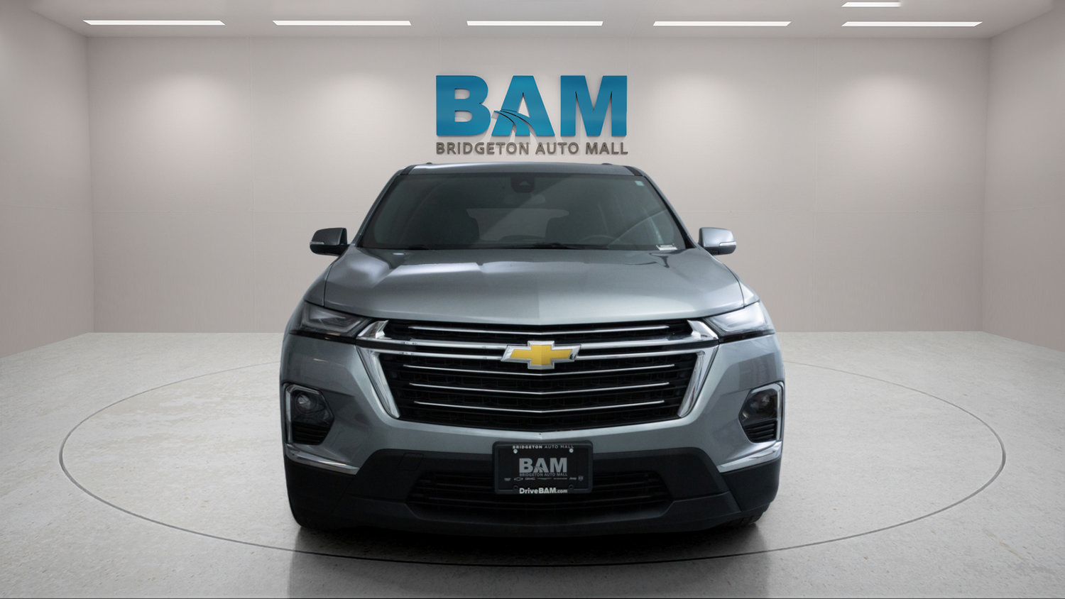 Used 2023 Chevrolet Traverse LT AWD/4WD image 2