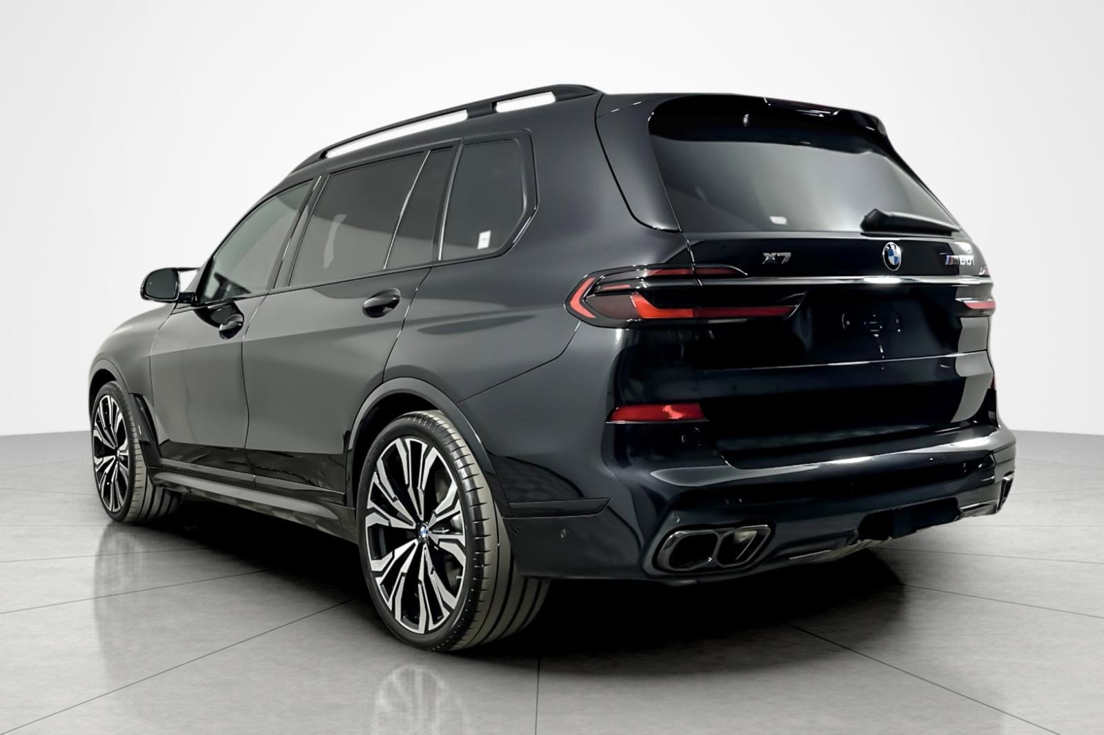 Used 2025 BMW X7 M60i AWD/4WD image 3