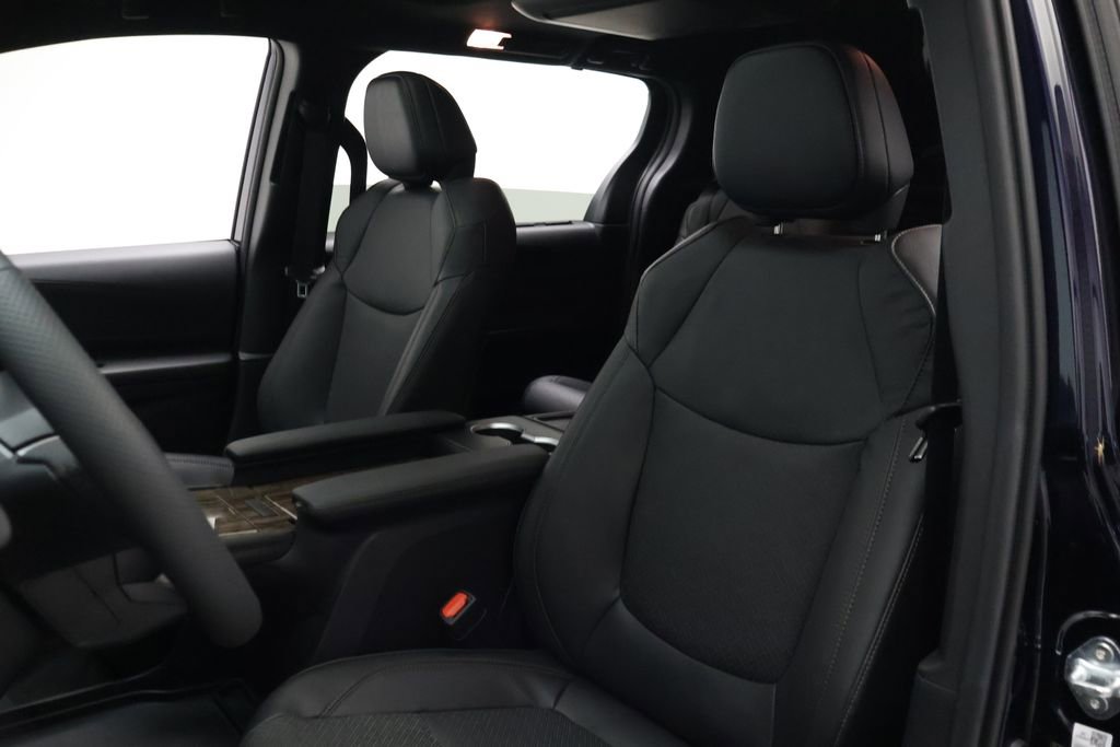 Certified 2025 Toyota Sienna Platinum image 13