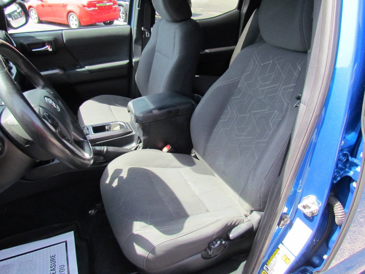 Used 2017 Toyota Tacoma TRD Sport image 10