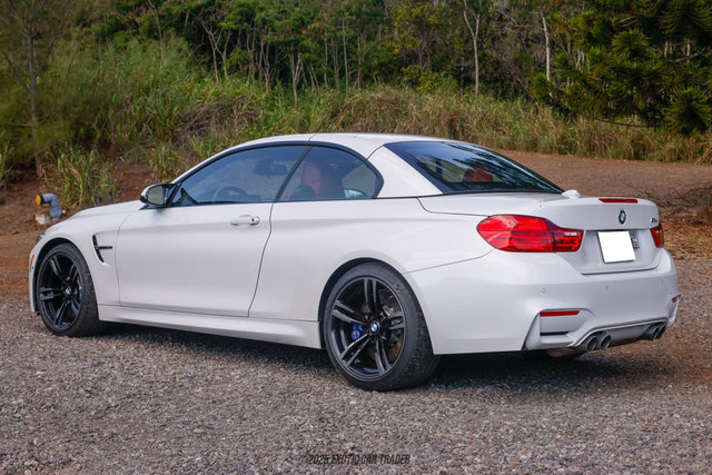 Used 2015 BMW M4 Convertible image 24