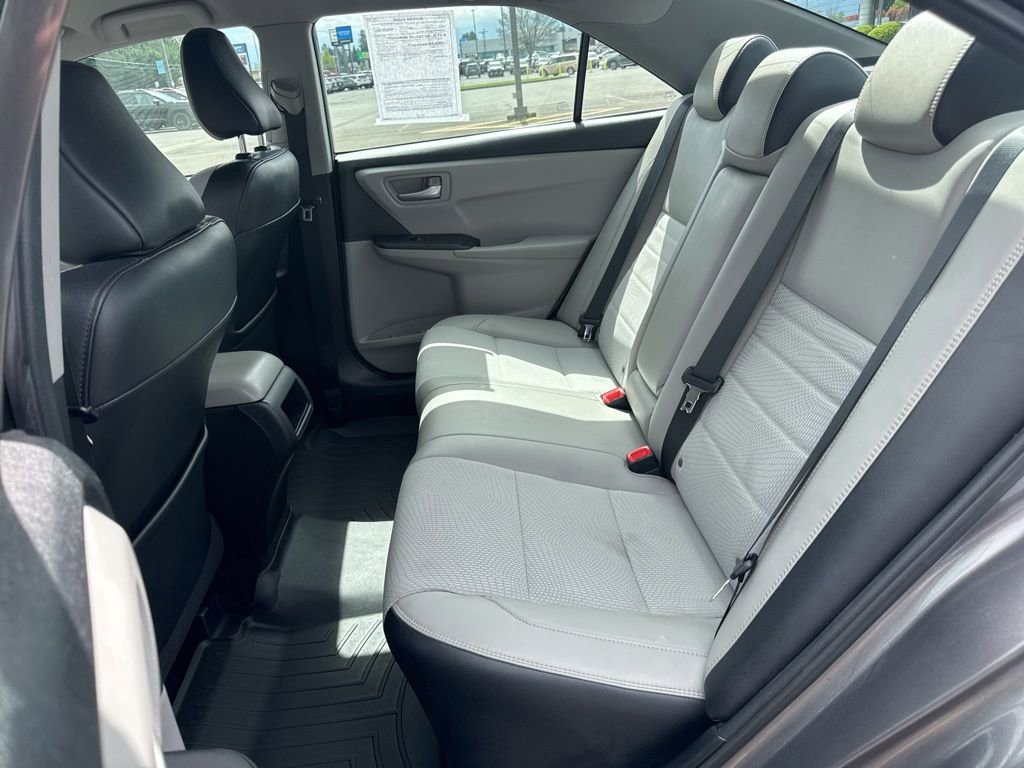 Used 2017 Toyota Camry SE image 11