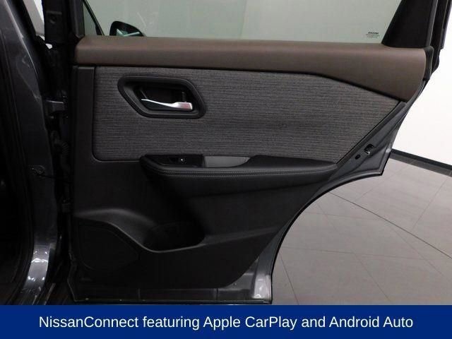 Used 2023 Nissan Rogue SV image 36