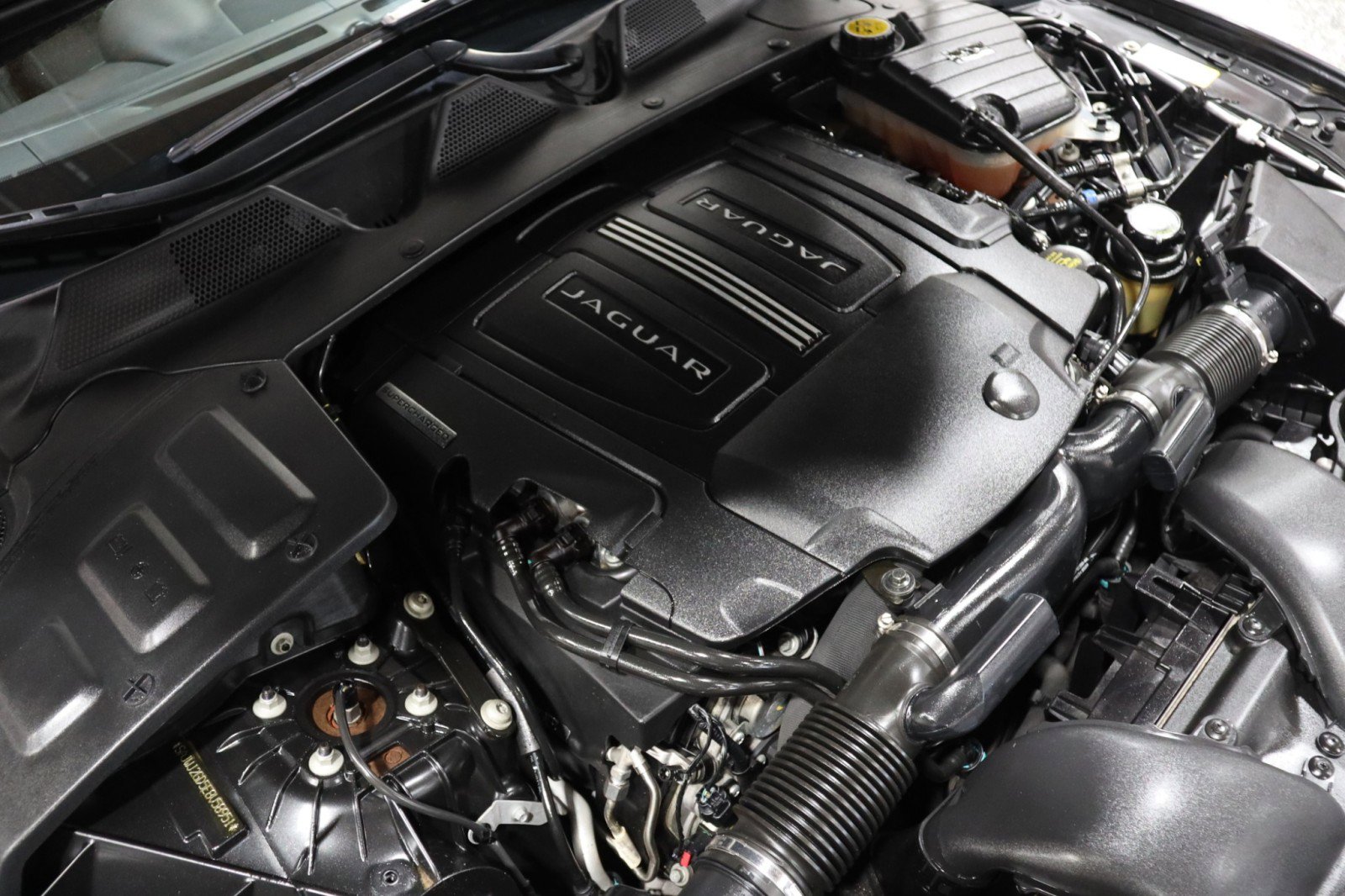 Used 2014 Jaguar XJ L Portfolio image 15