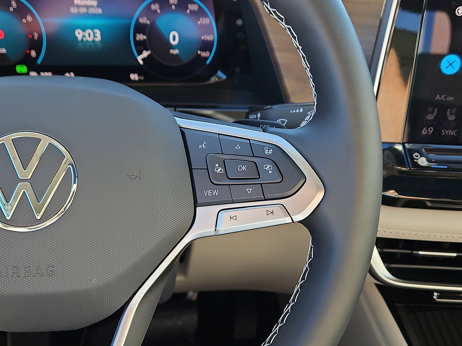 New 2025 Volkswagen Atlas SE image 19