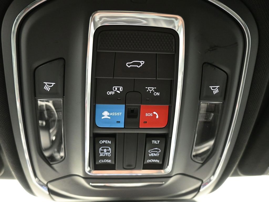 Used 2023 Jeep Grand Cherokee Altitude image 27