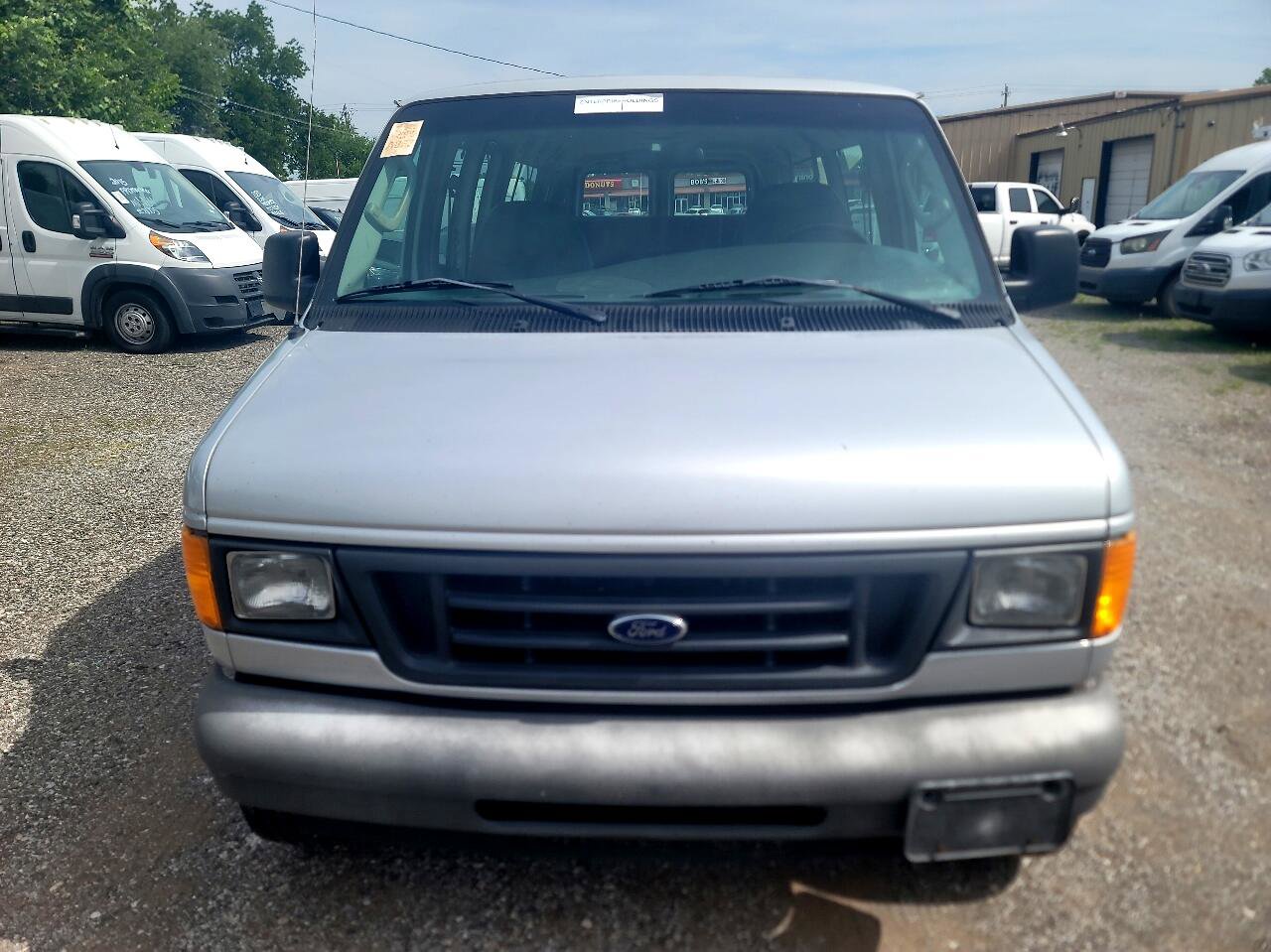 Used 2005 Ford E-350 and Econoline 350 Extended Wagon Super Duty image 2