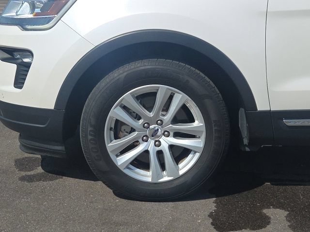 Used 2018 Ford Explorer XLT w/ Equipment Group 202A AWD/4WD image 4